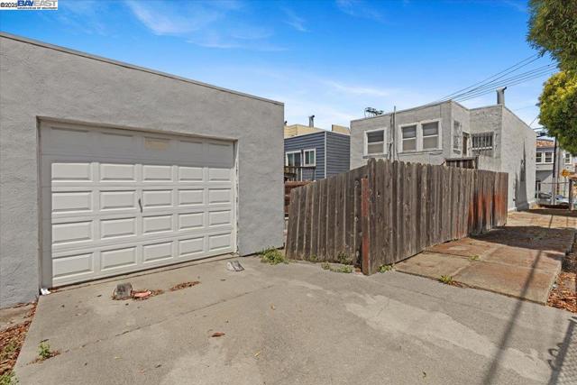 40 Acton St, Daly City CA: https://media.crmls.org/mediaz/b7e86d37-e2cd-4ecd-9e53-4364d1c1220c.jpg