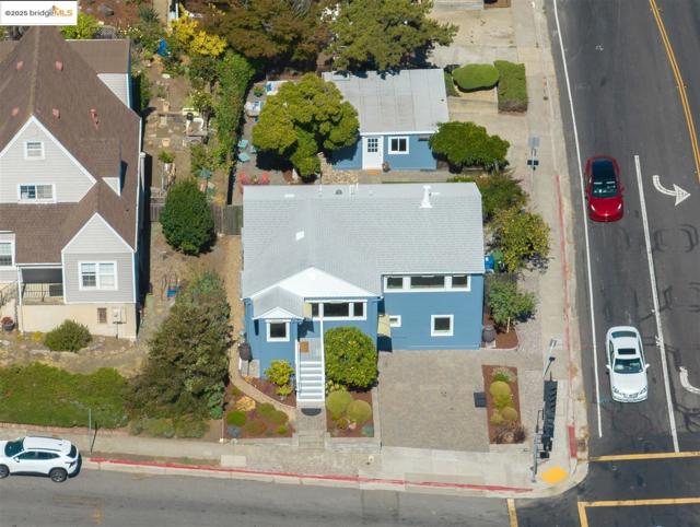 1000 Navellier St, El Cerrito CA: https://media.crmls.org/mediaz/b7e898d2-91d3-4adb-a80b-62243b3a9b5e.jpg