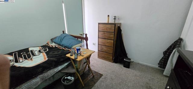 609 Banks Dr, Richmond CA: https://media.crmls.org/mediaz/b7e8be18-0707-4496-903a-f607ef73fdd1.jpg