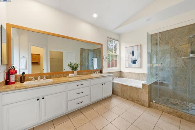1000 Silver Maple Lane, Hayward CA: https://media.crmls.org/mediaz/b7e9116b-a575-4fab-a61e-7c13830426ac.jpg