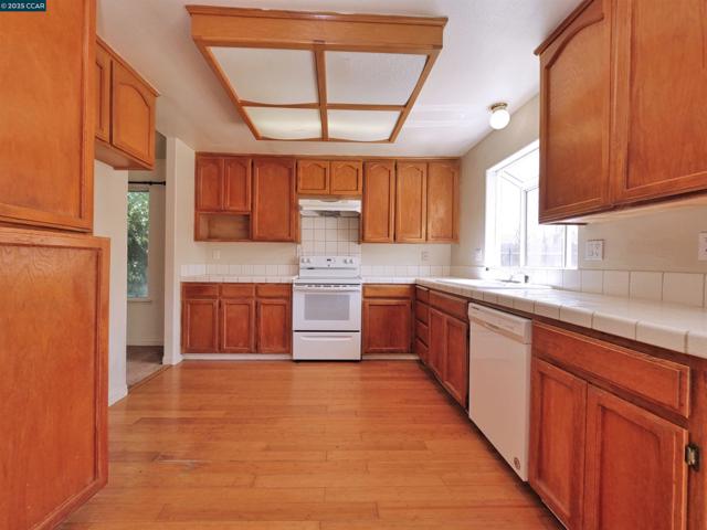 4300 Cannington Lane, Salida CA: https://media.crmls.org/mediaz/b7e99cec-be3d-469d-8939-ba44cbfb9954.jpg