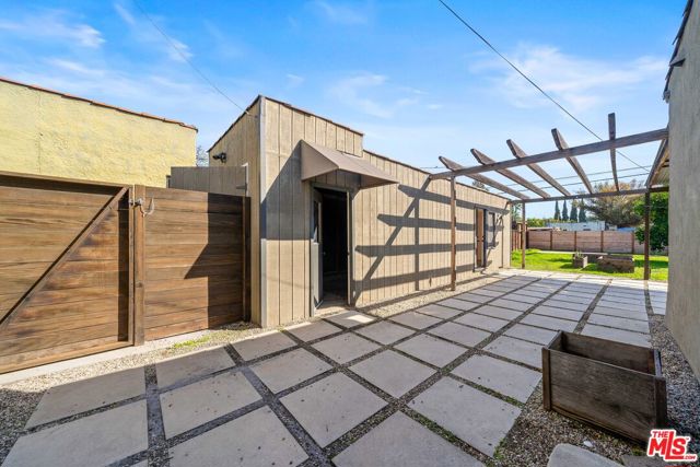 3000 Finch Street, Los Angeles CA: https://media.crmls.org/mediaz/b7e9d97c-e007-45f6-89cc-298a3ef5bfbf.jpg