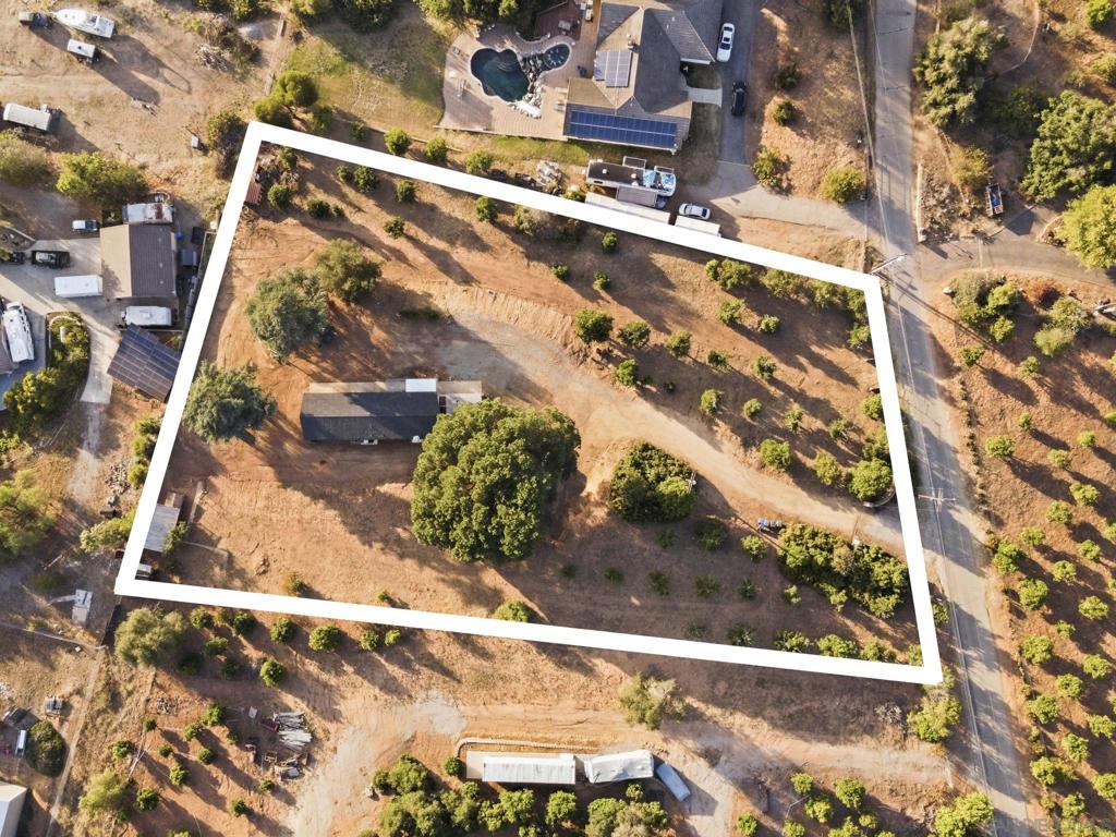 https://media.crmls.org/mediaz/b7ea7976-bb68-4aae-8c8c-cee6c5326abf.jpg?preset=X-Large