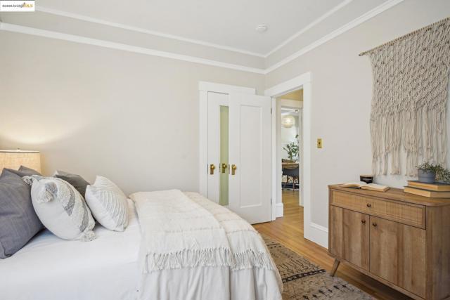 320 Forest St, Oakland CA: https://media.crmls.org/mediaz/b7ead36e-0b83-42a6-9dd7-4cd28b4ceb70.jpg
