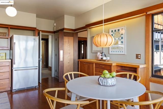 636 Vincente Ave, Berkeley CA: https://media.crmls.org/mediaz/b7eb5090-4e77-4147-b56d-c8bb4b4899b0.jpg