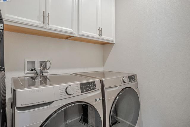 859 Helmsley Dr, Vacaville CA: https://media.crmls.org/mediaz/b7eb9ded-5677-41f2-9af6-1e973cb83657.jpg