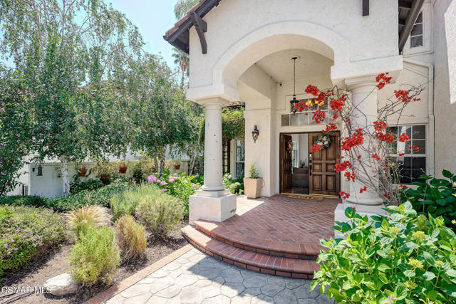 2554 Kirsten Lee Drive, Westlake Village CA: https://media.crmls.org/mediaz/b7ec165d-84e2-4562-ac51-c386c89e0c32.jpg