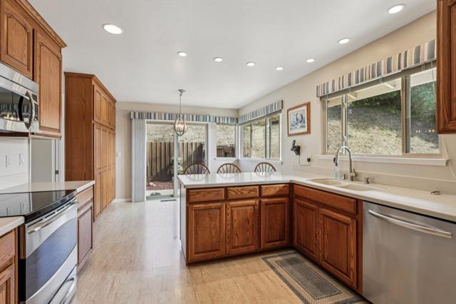 908 Park Pacifica Avenue, Pacifica CA: https://media.crmls.org/mediaz/b7ec48df-908d-4590-8b91-0a60f5c9eaa0.jpg