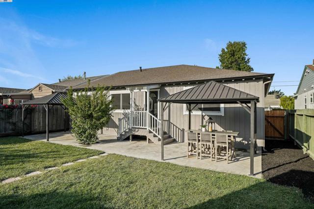 625 3rd Ave, San Bruno CA: https://media.crmls.org/mediaz/b7ec6f06-7ab6-4ed8-a155-0a11bf870a82.jpg