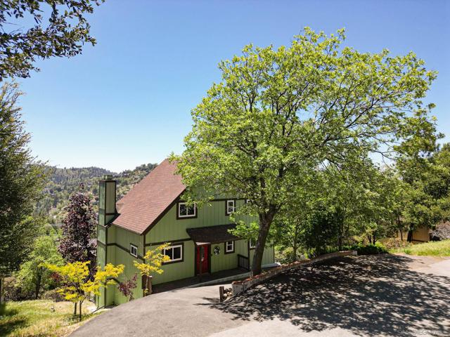 1141 Grass Valley Road, Lake Arrowhead CA: https://media.crmls.org/mediaz/b7ecaf62-befc-4281-8c59-e1e3fb4c7dfd.jpg