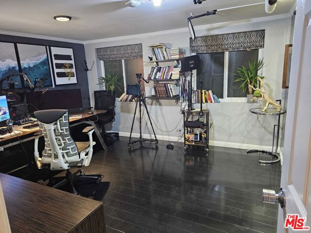 15555 High Knoll Road, Encino CA: https://media.crmls.org/mediaz/b7ecaf9a-6466-4d4c-a3c8-b10bf563cd8e.jpg