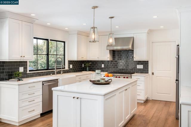 5400 Johnston Rd, Danville CA: https://media.crmls.org/mediaz/b7ed940c-a9db-4e7a-86a9-7aeaf7177387.jpg