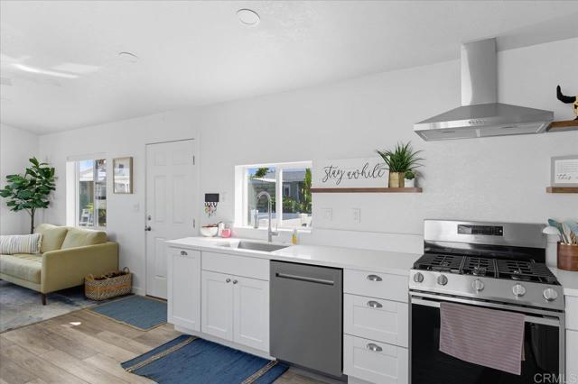 Detail Gallery Image 3 of 29 For 6550 Ponto Drive #14,  Carlsbad,  CA 92011 - 2 Beds | 1/1 Baths