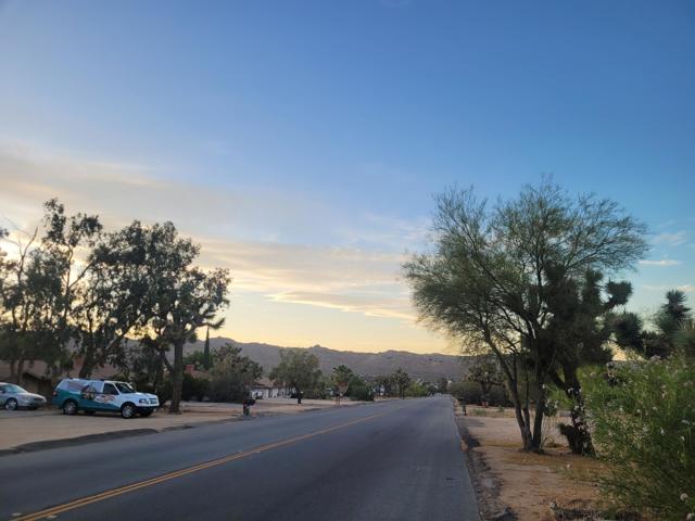 7585 Joshua Lane, Yucca Valley CA: https://media.crmls.org/mediaz/b7edf08f-994b-4bd6-aa27-03f2a18f21bc.jpg