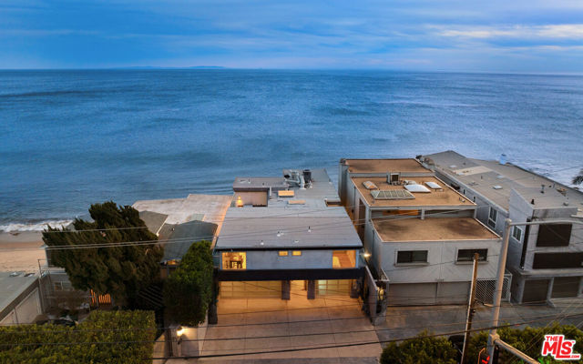 26050 Pacific Coast Highway, Malibu CA: https://media.crmls.org/mediaz/b7ee129d-a694-4e48-87d1-57af46a9bfb2.jpg