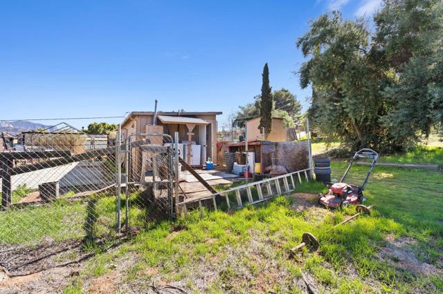 Image 22 of 41 For 11816 Waterhill Rd