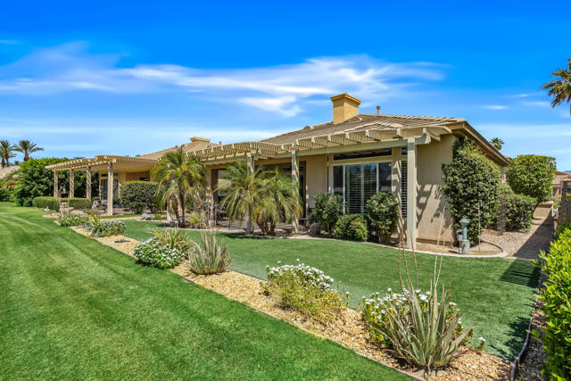 80435 Muirfield Drive, Indio CA: https://media.crmls.org/mediaz/b7ee55c1-1eb1-4379-9531-852db2474bed.jpg