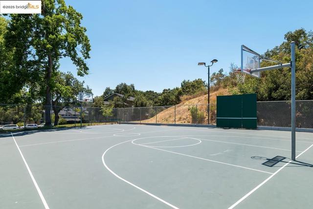46 Birchwood Dr, Novato CA: https://media.crmls.org/mediaz/b7ee70ba-cb07-4c1d-928b-55d8f1ae6964.jpg
