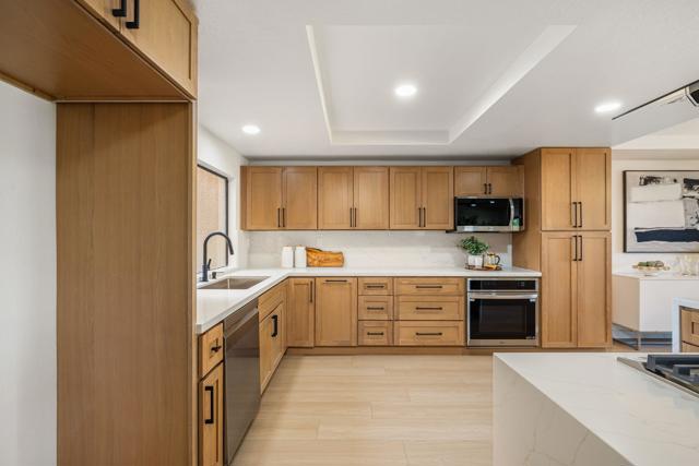 4 Maximo Way, Palm Desert CA: https://media.crmls.org/mediaz/b7ee89ba-d16a-494f-93be-3f3e7ff80c46.jpg