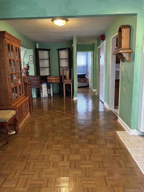 872 74 Duval St, San Diego CA: https://media.crmls.org/mediaz/b7ef32ac-42bf-4b73-91db-6c166c4e00bd.jpg