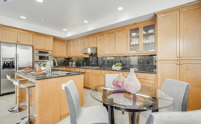6217 Byron Ln, San Ramon CA: https://media.crmls.org/mediaz/b7ef898f-7c9d-4282-a4ab-852a84594826.jpg