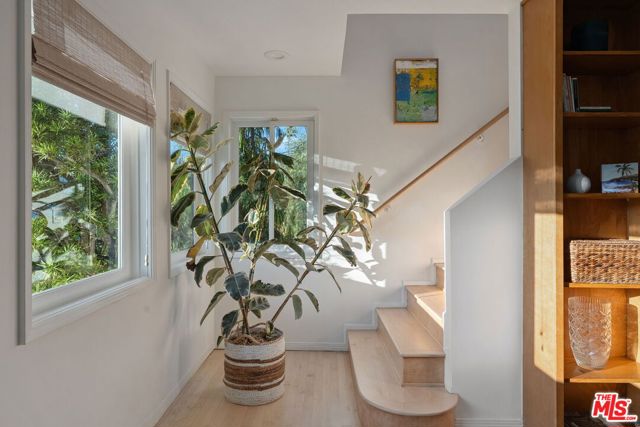 626 Pacific Street, Santa Monica CA: https://media.crmls.org/mediaz/b7ef8a41-9a74-4ddf-a589-599c43a61531.jpg