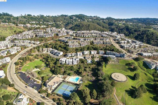 1881 Grand View Drive, Oakland CA: https://media.crmls.org/mediaz/b7ef9970-eae0-49ed-8004-cc26914539af.jpg