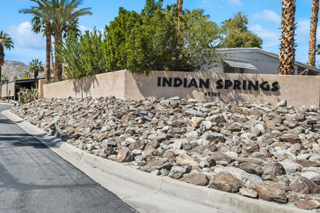 49305 Highway 74, Palm Desert CA: https://media.crmls.org/mediaz/b7efc51b-bf5a-4a07-9d99-bce97c121fc8.jpg