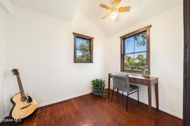 141 Lake Sherwood Drive, Lake Sherwood CA: https://media.crmls.org/mediaz/b7f07143-cd44-4c87-8af1-4fe7f0dd4cca.jpg