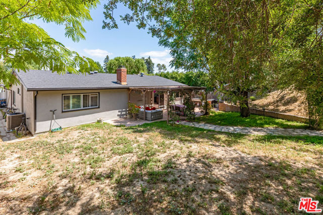 6941 Scarborough Peak Drive, West Hills CA: https://media.crmls.org/mediaz/b7f077bb-33ff-4c2f-a534-324f6760c562.jpg
