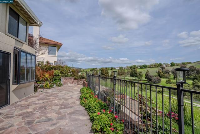 772 Lakemont Pl, San Ramon CA: https://media.crmls.org/mediaz/b7f0dcd0-19b5-4459-a77c-13c6028c64cf.jpg