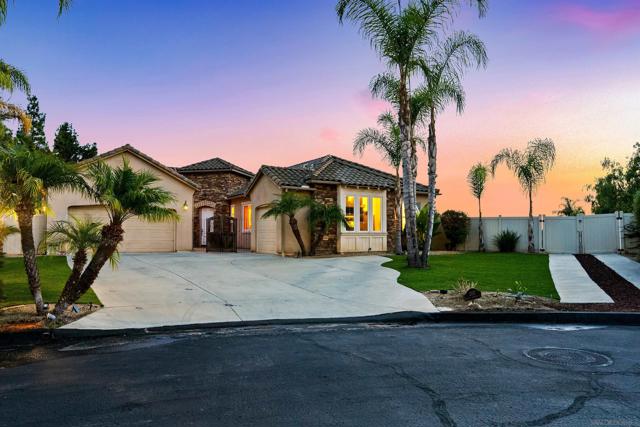 2157 Hidden Springs Dr, El Cajon CA: https://media.crmls.org/mediaz/b7f11a42-fe69-4f83-bd4c-ccc9d5f8e72e.jpg