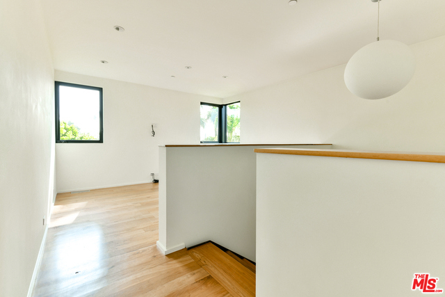 848 Milwood Avenue, Venice CA: https://media.crmls.org/mediaz/b7f15eda-e0cc-4fd5-a5ba-67f7aa60a4c9.jpg