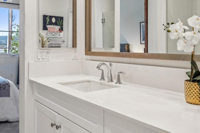 2110 Clement Ave, Alameda CA: https://media.crmls.org/mediaz/b7f30305-1a2e-4e37-afd6-b8009fb9ffb8.jpg