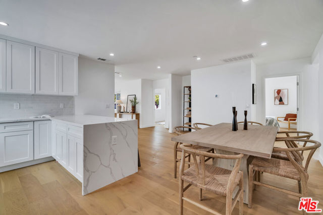 7832 Croydon Avenue, Los Angeles CA: https://media.crmls.org/mediaz/b7f334cd-636f-4158-b51e-91903e148b4f.jpg
