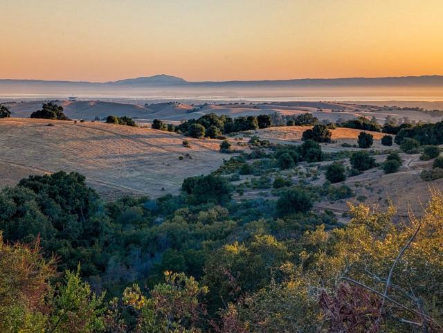 640 Los Trancos Road,  CA: https://media.crmls.org/mediaz/b7f3b539-ed1f-4afb-8bed-7f99c00ab1cb.jpg