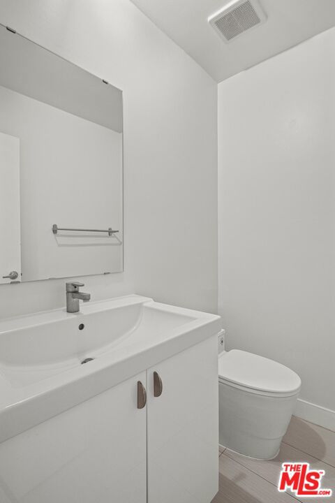 4207 Michelangelo Avenue, Woodland Hills CA: https://media.crmls.org/mediaz/b7f3ebc1-41cd-41d0-b51f-6d618c26a5e4.jpg
