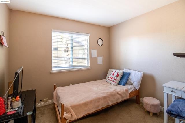 3985 S Coral Ct, Discovery Bay CA: https://media.crmls.org/mediaz/b7f466c8-8aab-41f7-889b-c632b5a2709c.jpg