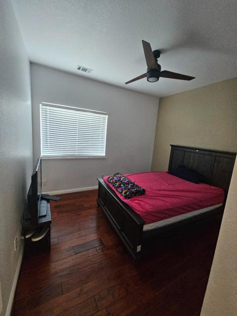 1990 Harvest Landing Court, Tracy CA: https://media.crmls.org/mediaz/b7f46ce2-f166-4dc3-a1ef-4eb3d20ce3c0.jpg