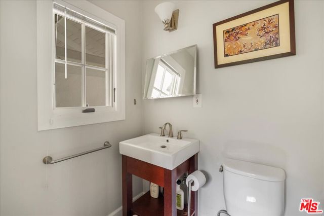 3479 Mandeville Canyon Road, Los Angeles CA: https://media.crmls.org/mediaz/b7f49f44-3032-4082-bebb-200685c112c4.jpg