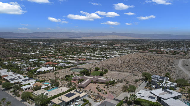 770 S La Mirada Road, Palm Springs CA: https://media.crmls.org/mediaz/b7f5509f-f036-4938-8878-2f59ac527aaa.jpg
