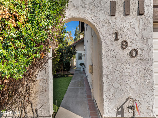 190 Donegal Avenue, Newbury Park CA: https://media.crmls.org/mediaz/b7f5f7d5-f21d-4f00-9eae-b01601ede39a.jpg