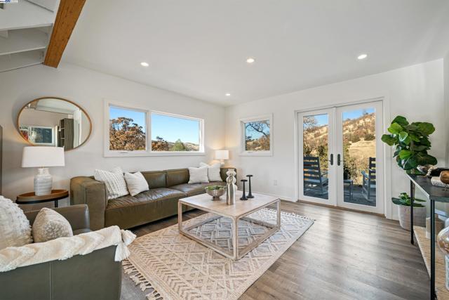 21000 Mines Rd., Livermore CA: https://media.crmls.org/mediaz/b7f60bce-5795-4a32-84a1-e49967655c98.jpg