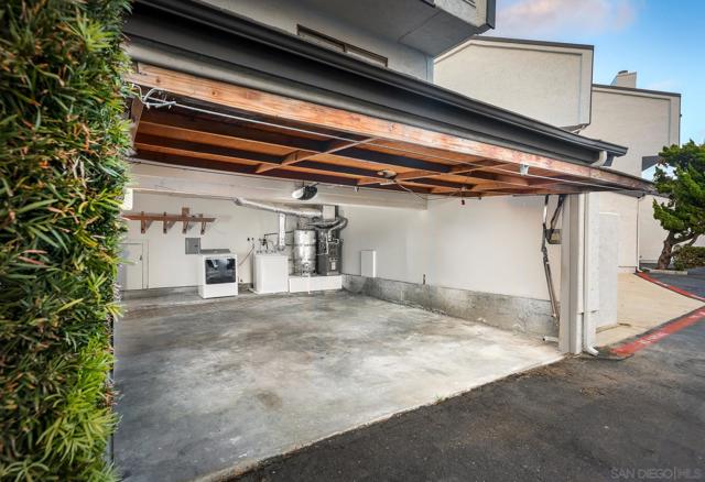 7325 Alicante Rd, Carlsbad CA: https://media.crmls.org/mediaz/b7f60ded-f2ec-484d-9ef9-4ee56fa0e897.jpg