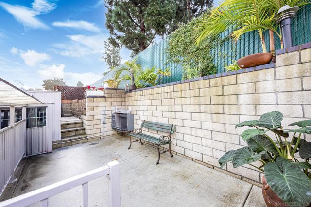 2130 Sunset Dr, Vista CA: https://media.crmls.org/mediaz/b7f62b9e-11ed-4eba-b311-f74e581a24d3.jpg