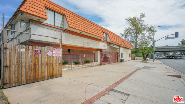 4636 Laurel Canyon Boulevard photo 2