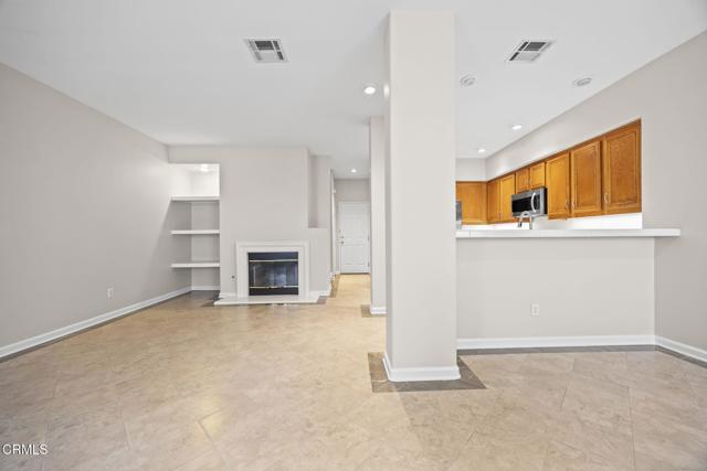 273 Camino Toluca, Camarillo CA: https://media.crmls.org/mediaz/b7f6bc9d-7ddb-4cd5-a410-77d7bf5ac3d1.jpg