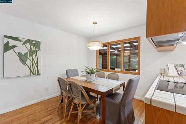 1752 Berrywood Ct, Concord CA: https://media.crmls.org/mediaz/b7f727f9-8f27-4584-8e34-aba3974b2100.jpg