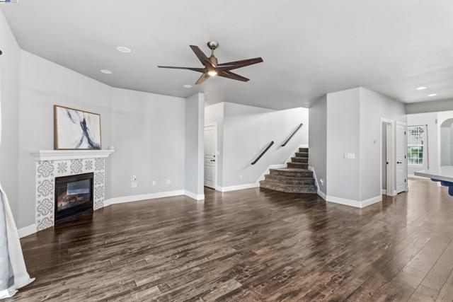 5512 Sagehen Ct, Loomis CA: https://media.crmls.org/mediaz/b7f72c18-18d7-4aba-89f0-c08eacab71d7.jpg