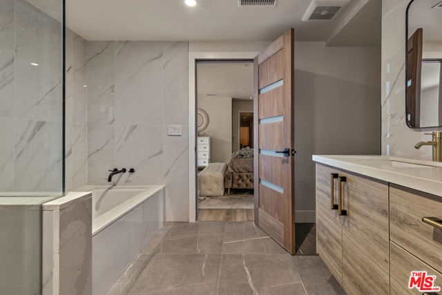 4430 Natoma Avenue, Woodland Hills CA: https://media.crmls.org/mediaz/b7f7d45a-fd91-4c29-bc7a-6ae5345e6c11.jpg